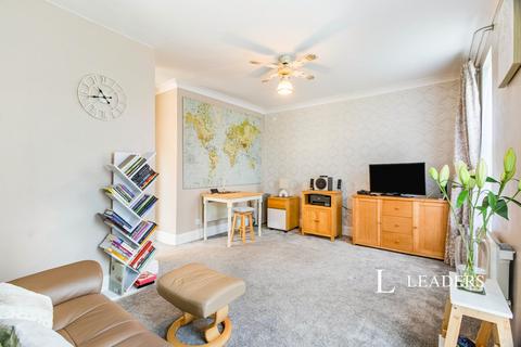 1 bedroom apartment to rent, Pembroke Avenue, KT12