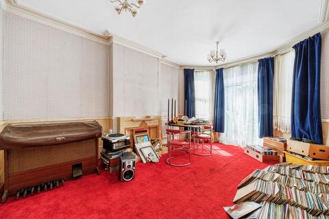 4 bedroom semi-detached house for sale, Willcott Road, Acton