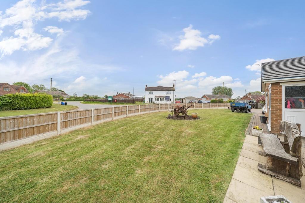 FRONT GARDEN.jpg