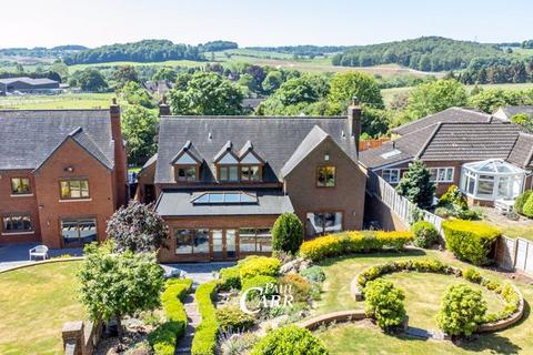 5 bedroom detached house for sale, Watling Street, Tamworth B78