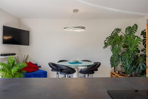 17 Baltic Way, Totnes, TQ9 5WY