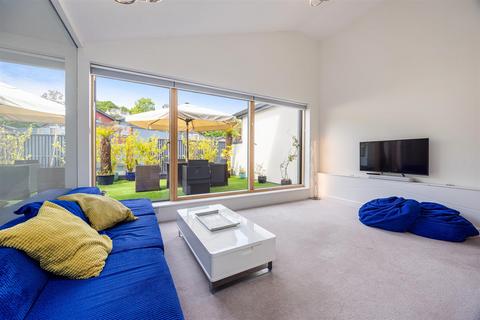 17 Baltic Way, Totnes, TQ9 5WY
