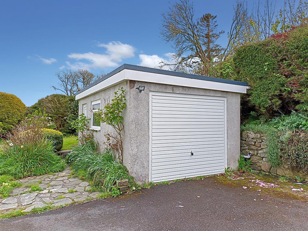 Detached Garage