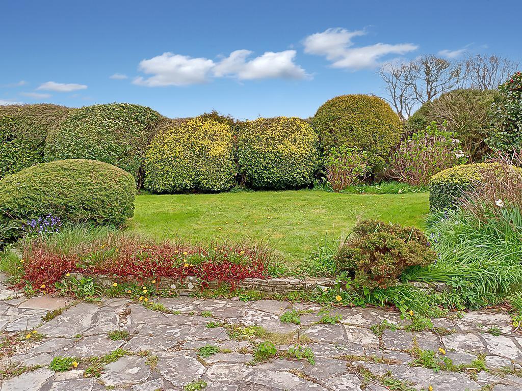 Lawned Gardens