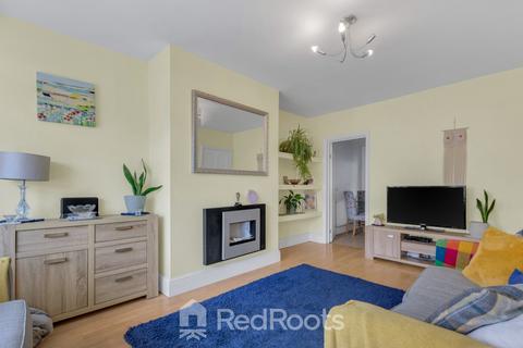 76 Crompton Avenue, Sprotbrough, Doncaster, DN5 8EE