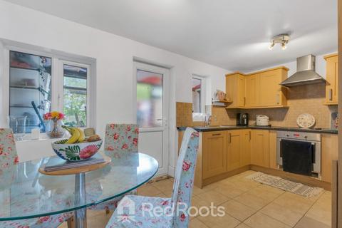 76 Crompton Avenue, Sprotbrough, Doncaster, DN5 8EE