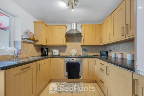 76 Crompton Avenue, Sprotbrough, Doncaster, DN5 8EE