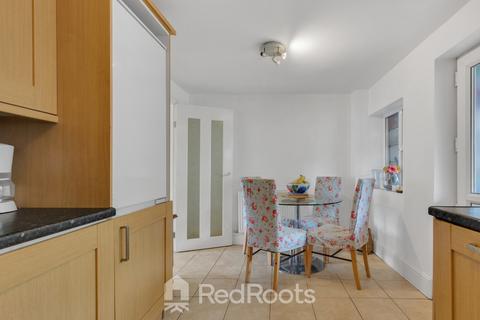 76 Crompton Avenue, Sprotbrough, Doncaster, DN5 8EE