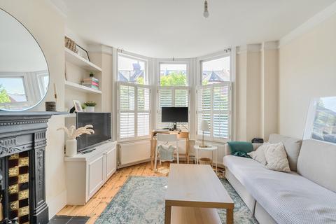 1 bedroom apartment for sale, Haverhill Road, Balham SW12