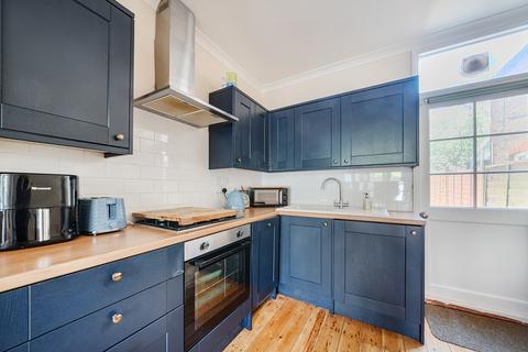 1 bedroom apartment for sale, Haverhill Road, Balham SW12