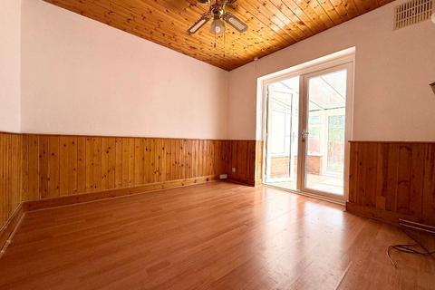 undefined, Park Avenue, Sundon Park, Luton, Bedfordshire, LU3 3AE