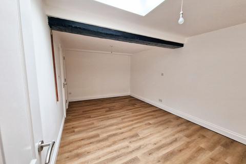 Studio to rent, Gabriels Hill, Maidstone ME15