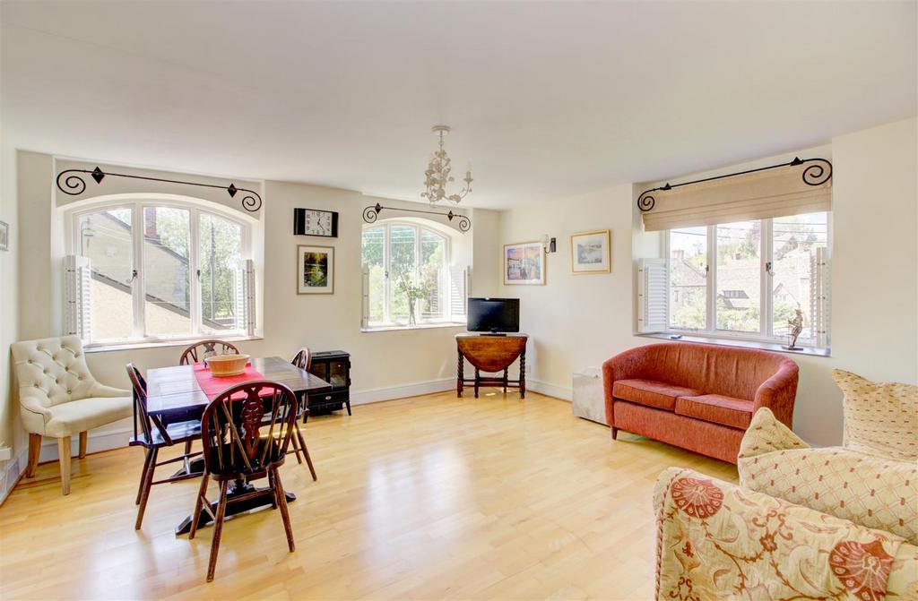 Sitting/dining room