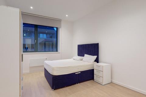 2 bedroom flat to rent, Riverbank Way