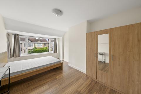 14 Beechmount Avenue, London, W7 3AG