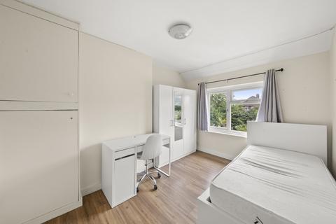 14 Beechmount Avenue, London, W7 3AG