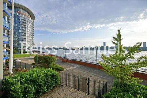 3 bedroom apartment to rent, Newton Place, Canary Wharf,London E14