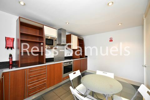 3 bedroom apartment to rent, Newton Place, Canary Wharf,London E14