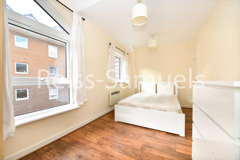 5 bedroom terraced house to rent, Cyclops Mews, Canary Wharf, London E14