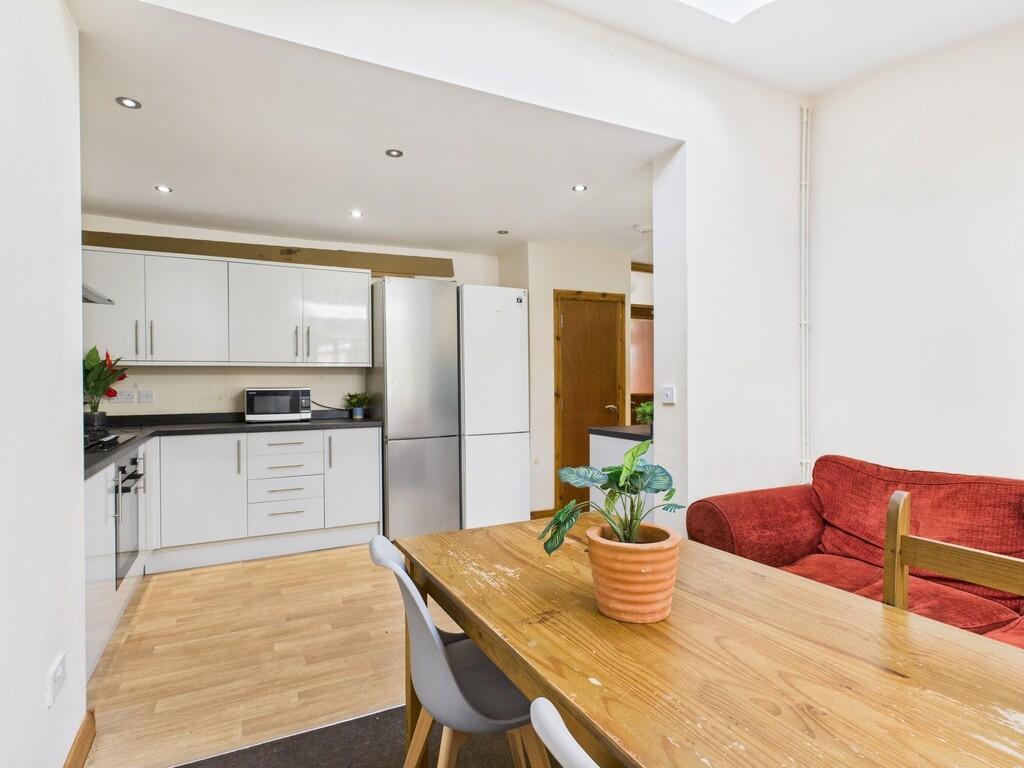 Lounge/Dining