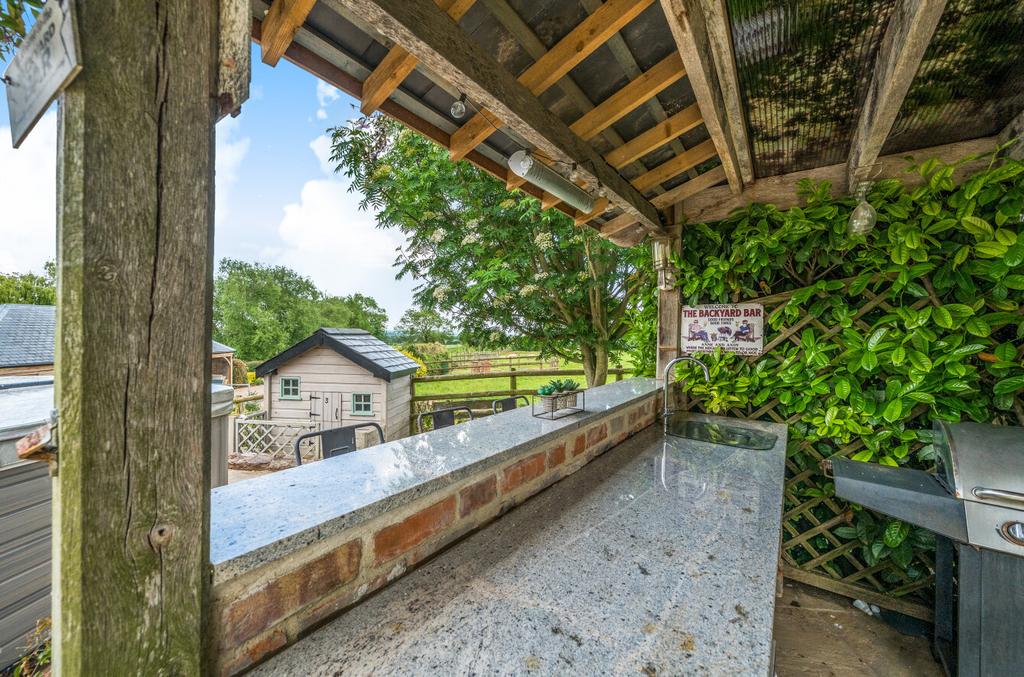 Outdoor Kitchen