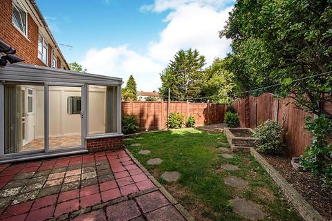 9 Sedgemere Road, London, SE2 9SW