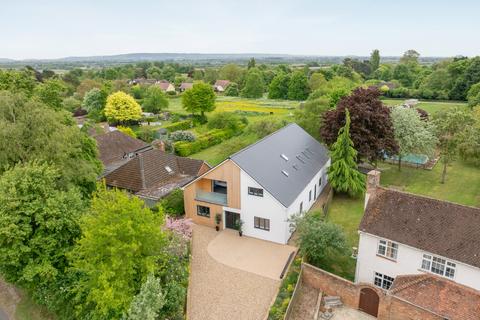 4 bedroom detached house for sale, New Road, Aylesbury HP17