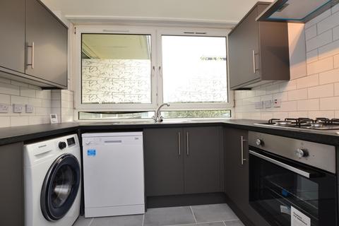 3 bedroom apartment to rent, Rolls Road, London SE1