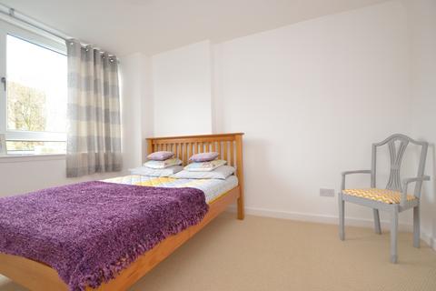 3 bedroom apartment to rent, Rolls Road, London SE1