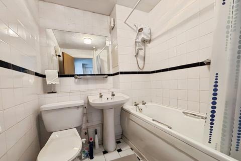 11 Turnstone Close, London, E13 0HN