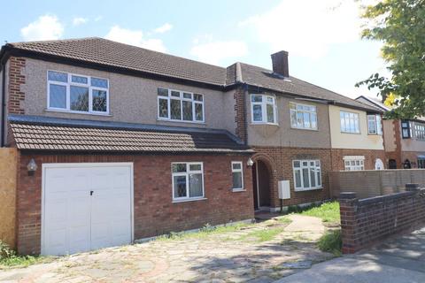 5 bedroom semi-detached house to rent, Moray Way, Romford RM1