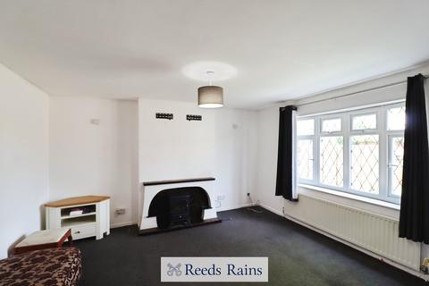 5 bedroom semi-detached house to rent, Moray Way, Romford RM1