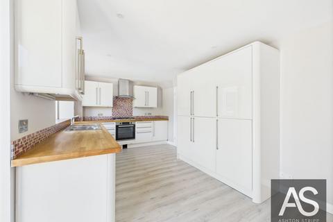 59 Coronation Gardens, Battle, TN33 0DN