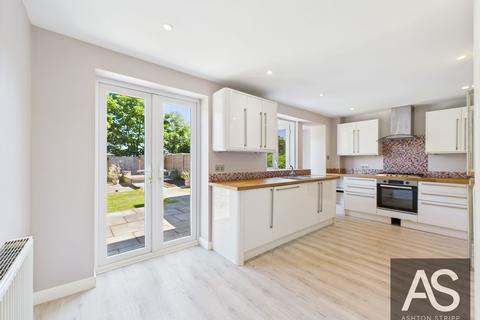 59 Coronation Gardens, Battle, TN33 0DN