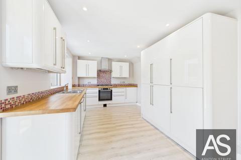 59 Coronation Gardens, Battle, TN33 0DN