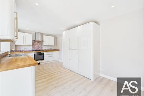 59 Coronation Gardens, Battle, TN33 0DN