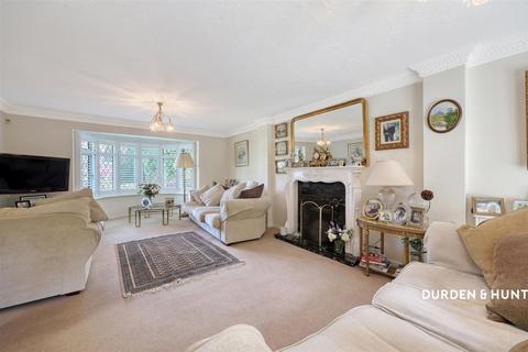 2 bedroom detached house for sale, Tysea Hill, Stapleford Abbotts, RM4