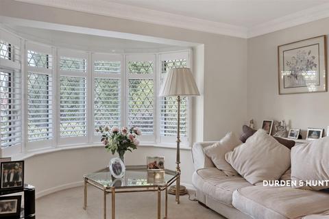 2 bedroom detached house for sale, Tysea Hill, Stapleford Abbotts, RM4