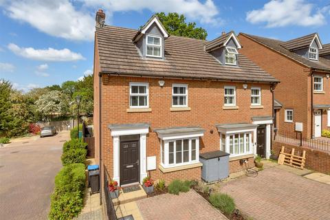 6 Newbery Close, Caterham, CR3 6GD