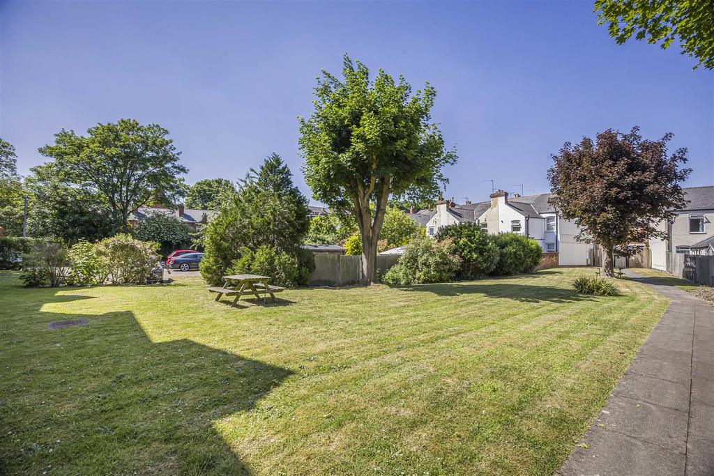 Communal Lawns