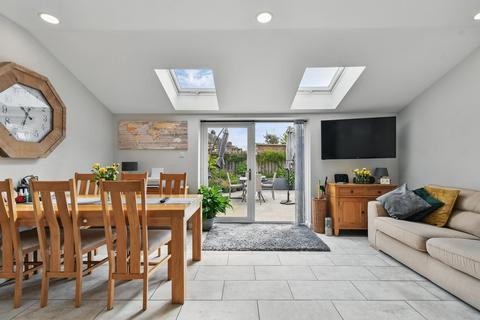 3 bedroom semi-detached house for sale, Cemetery Road, York, YO10