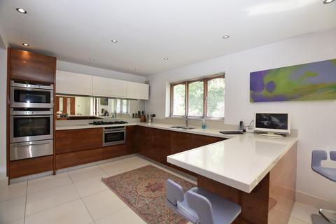 5 bedroom detached house for sale, Tyle Green, Hornchurch, RM11