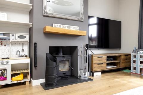 5 Eskvale Crescent, Penicuik, EH26 8JG