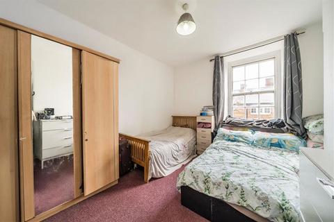 3 bedroom flat for sale, Palissy Street, London E2