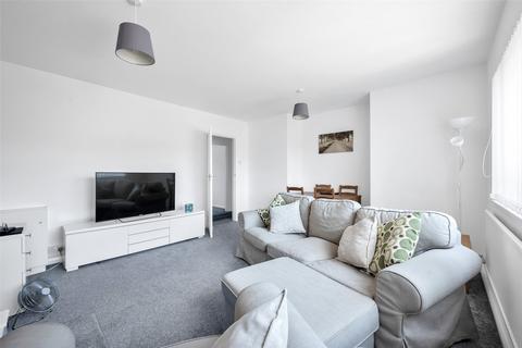 28, Camden Court, 1 Woolwich Road, Belvedere, DA17 5EF