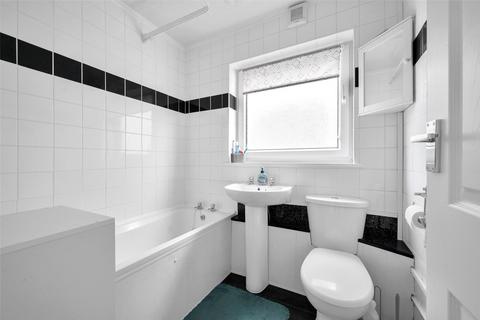 28, Camden Court, 1 Woolwich Road, Belvedere, DA17 5EF