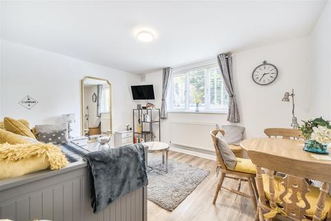 undefined, St. James Road, Surbiton