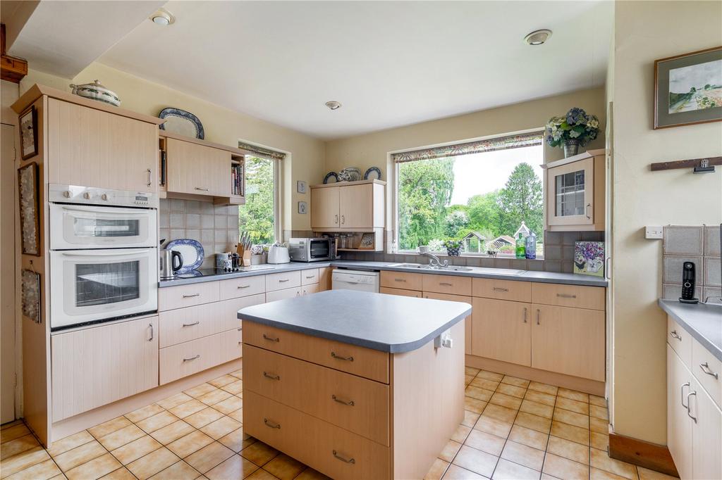 Kitchen/B'fast Room