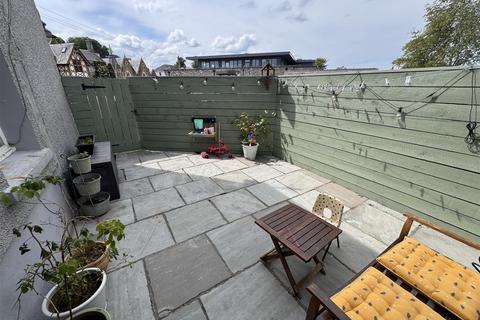undefined, North Bank, Llandeilo