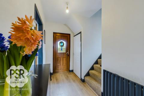 8 Bowden Crescent, New Mills, High Peak, SK22 4LN